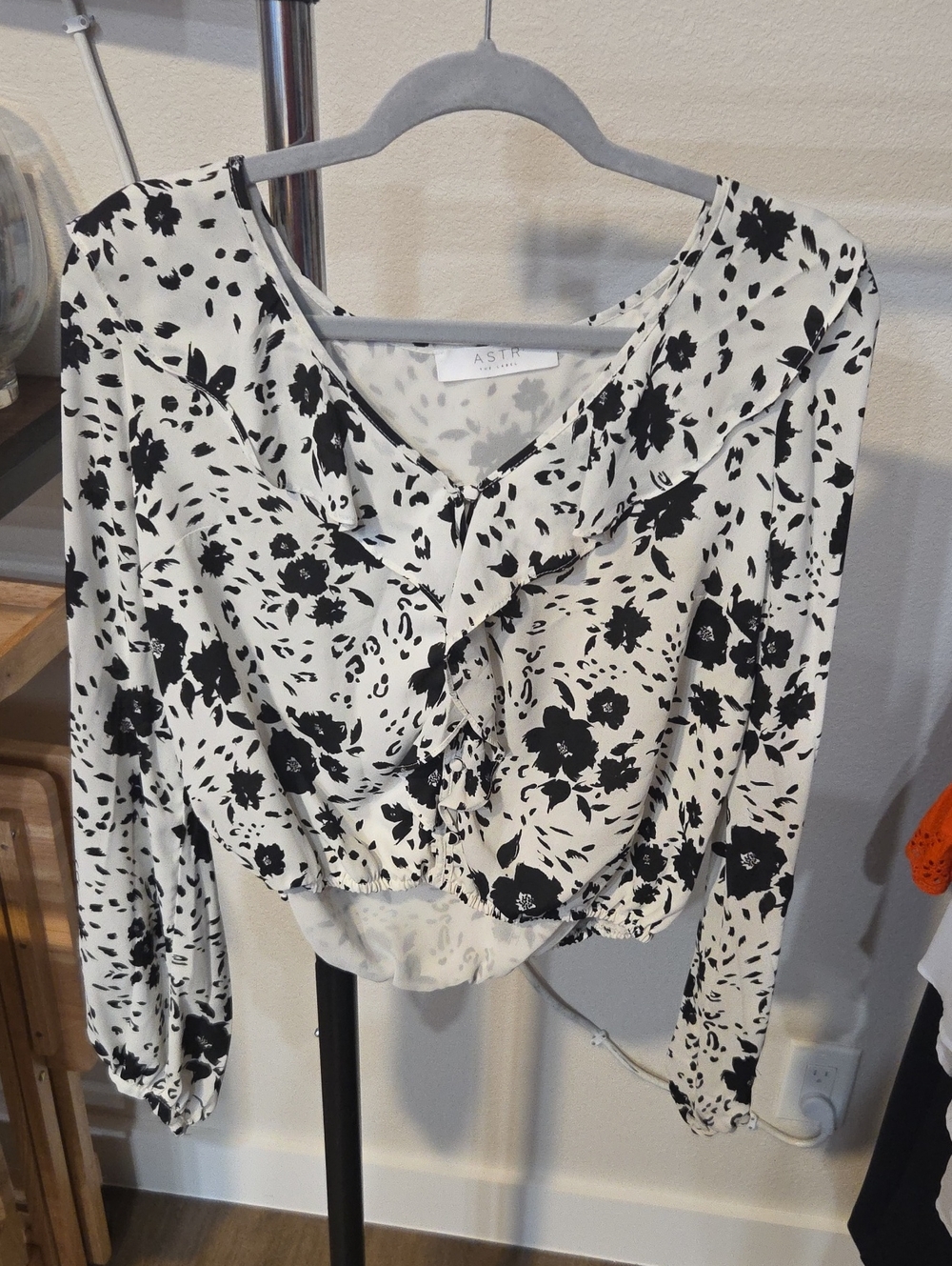 Astr Black and White Floral Ruffled V-Neck Blouse